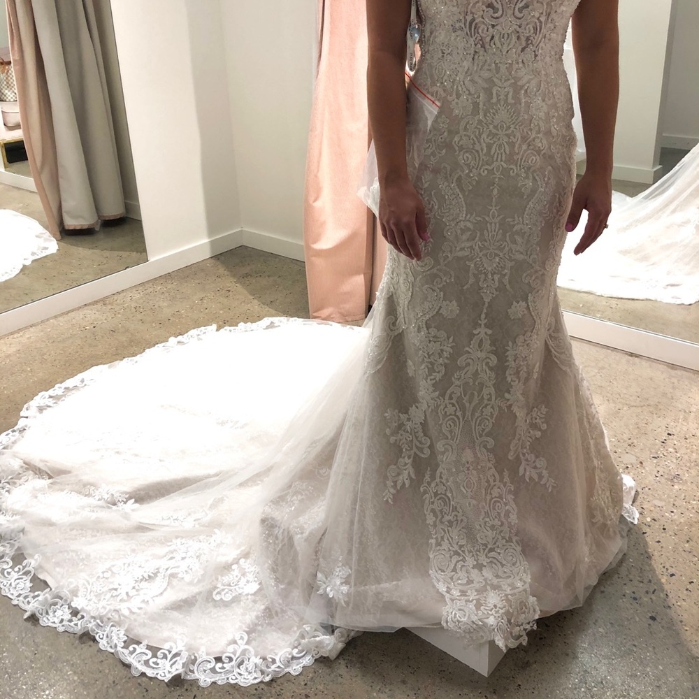 Martina Liana Wedding Gown - Picture 8 of 10